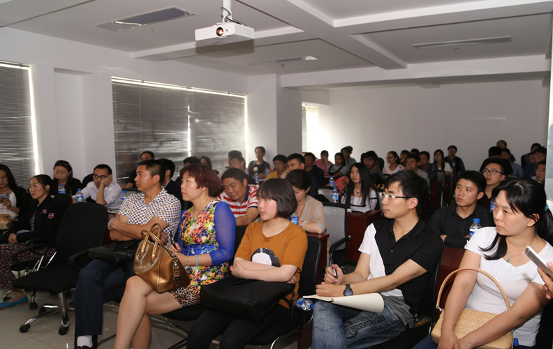 2015年4月18日，云南天度集團(tuán)天貓?zhí)詫氝\營沙龍在云紡國際商廈A座18樓舉行，全國知名淘寶運營人士現(xiàn)場進(jìn)行了分享和講解，數(shù)十名淘寶及天貓店主參加了本次沙龍，場面異?；鸨?，連走廊都坐滿了人