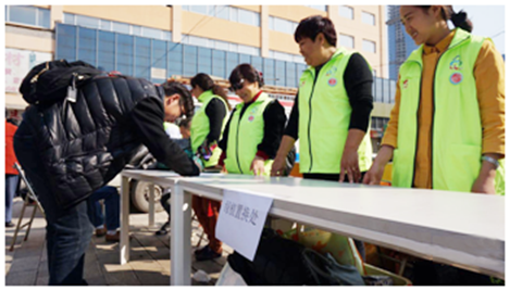 活動以&ldquo;做好事做善事做志愿者&rdquo;為主題，倡導節(jié)能減排、低碳出行、綠色出行的生活方式，鼓勵市民低碳出行。同時，在云紡的活動現(xiàn)場，昆明市青基會帶來了&ldquo;一家衣等于愛&rdquo;衣服回收箱，市民將廢舊的衣服投放到箱內，志愿者送上一盆綠色植物或者一本圖書。