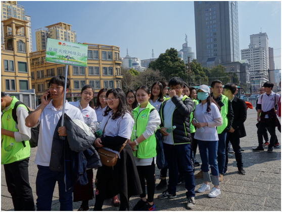 雷鋒精神，人人可學;奉獻愛心，處處可為。積小善為大善，善莫大焉。當有人需要幫助時，大家搭把手、出份力，社會將變得更加美好。